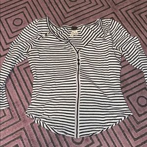 Super cute cropped long sleeve free people top